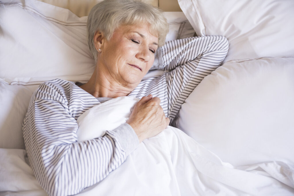 L’importanza del sonno per gli anziani: adattarsi ai ritmi stagionali in RSA