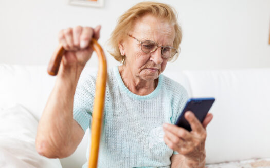 le difficoltà degli anziani con la tecnologia